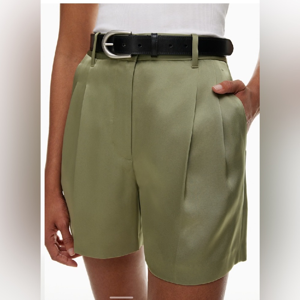 NEW Aritzia Wilfred The Effortless Satin high-rise wide-leg pleated shorts